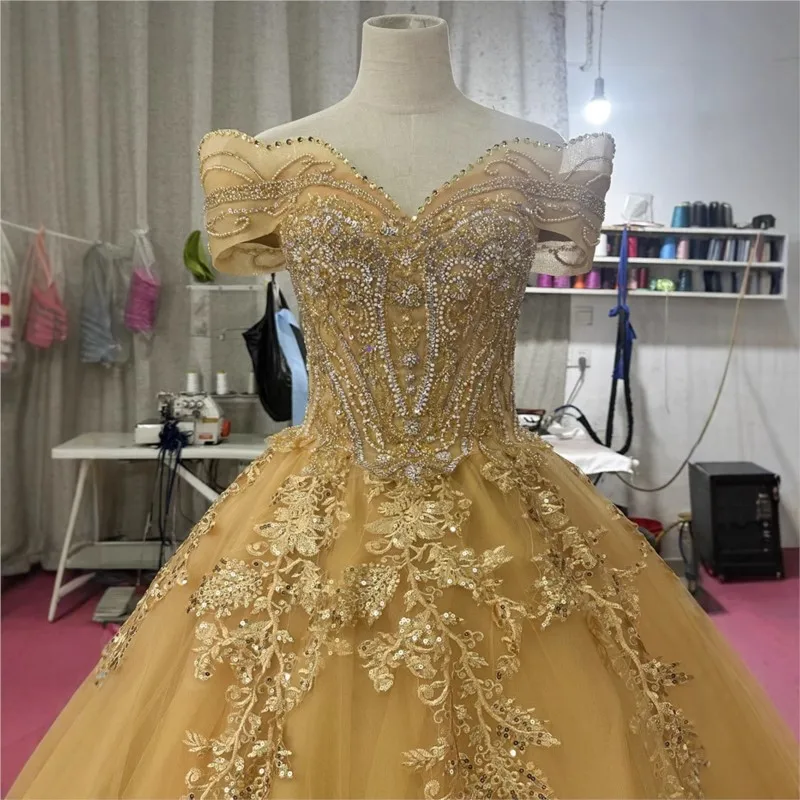 

Heavy industry lace performance one-shoulder puffy dress