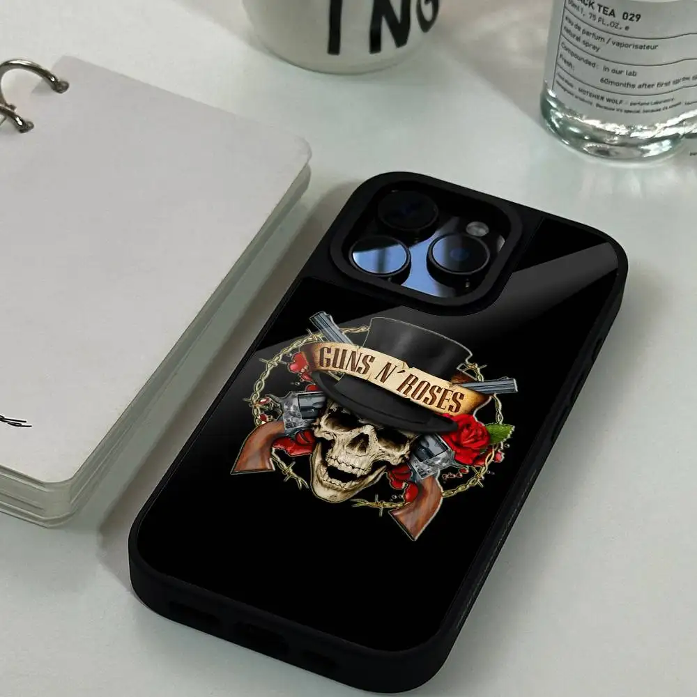 حافظة هاتف G-Guns N A-Axl Rose Roses لهاتف iPhone17,16,15,14,13 Plus، Pro Max Magnetic للشحن اللاسلكي Magsafe