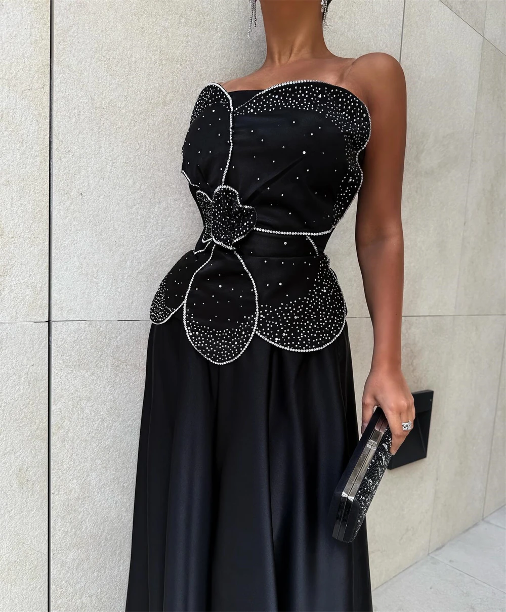 

Customized Classic Black Satin Strapless Sleeveless Prom Gowns Elegant A-Line Floor Length Flowers Crystal Ruched Party Dress