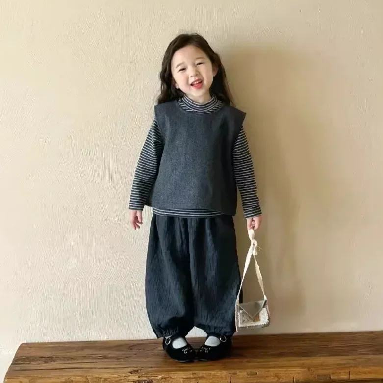 Girls Suit 2024 Autumn New Childrens Wear Korean Style Baby Girl Woolen Vest Top Cotton Hemp Bloomers Two-piece Set Casual image 4
