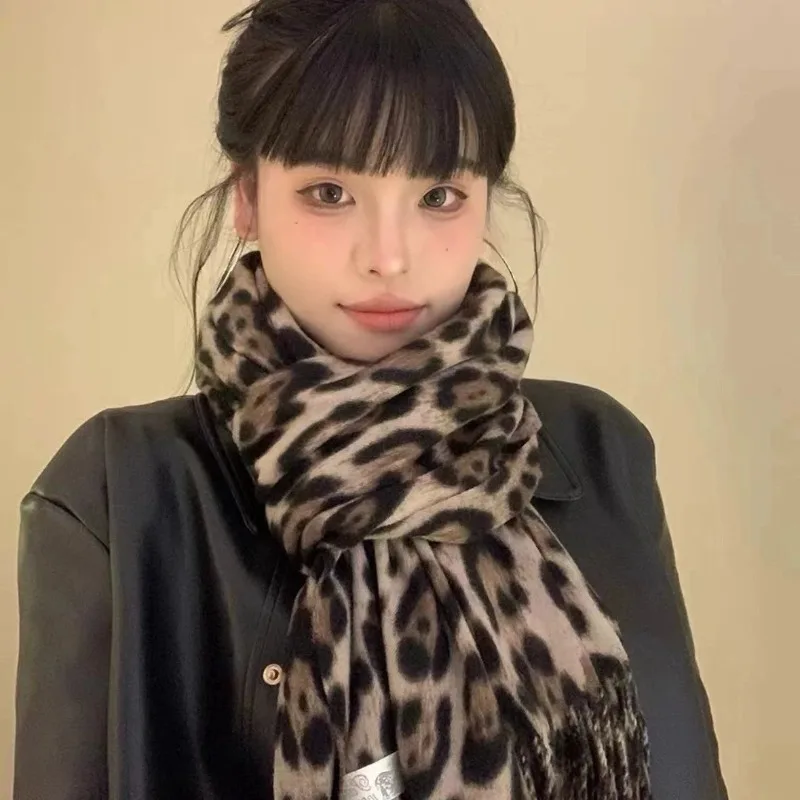 2025年ニューレトロシルクレオパード柄スカーフ軽量ソフト暖かいスカーフファッションアクセサリー女性男性ヴィンテージスタイル冬服