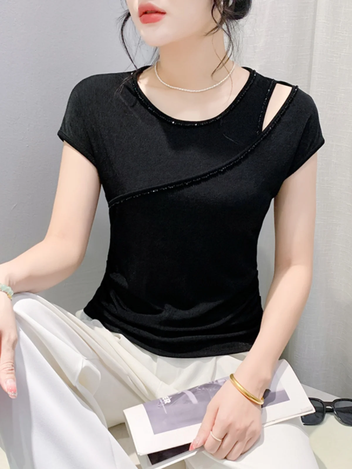 Modna bluzka damska z koralikami, dopasowany krój, odkryte ramiona, styl uliczny, jednolity kolor, nowość na lato.