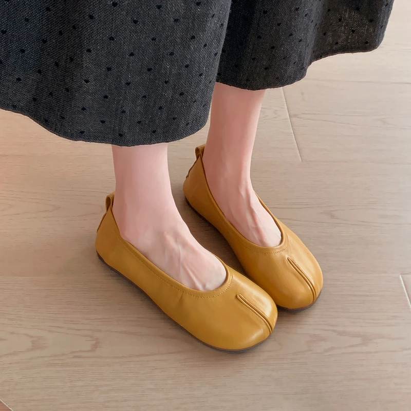 Split Toe Ballet Shoes 2026 New Soft Sole and Soft Surface Breathable Red Lazy Slip-on Plus-size Women's Shoes