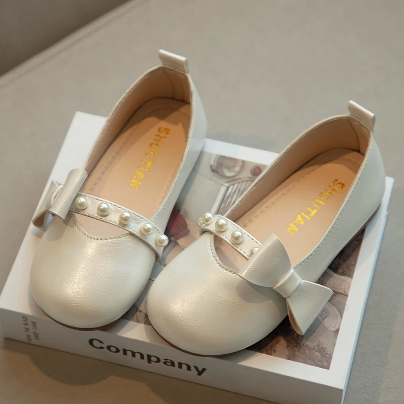 Children Performance Dance Shoes Solid Color Girls' Flat Shoes with Simple Pearl Bow 2024 New Kids Princess Leather Shoes Sweet