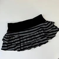Mini jupe à volants rayée noire et grise, vêtements pour femmes Y2K Grunge, taille haute, taille élastique, jupe trapèze serrée, nouvelle collection été 2026 3