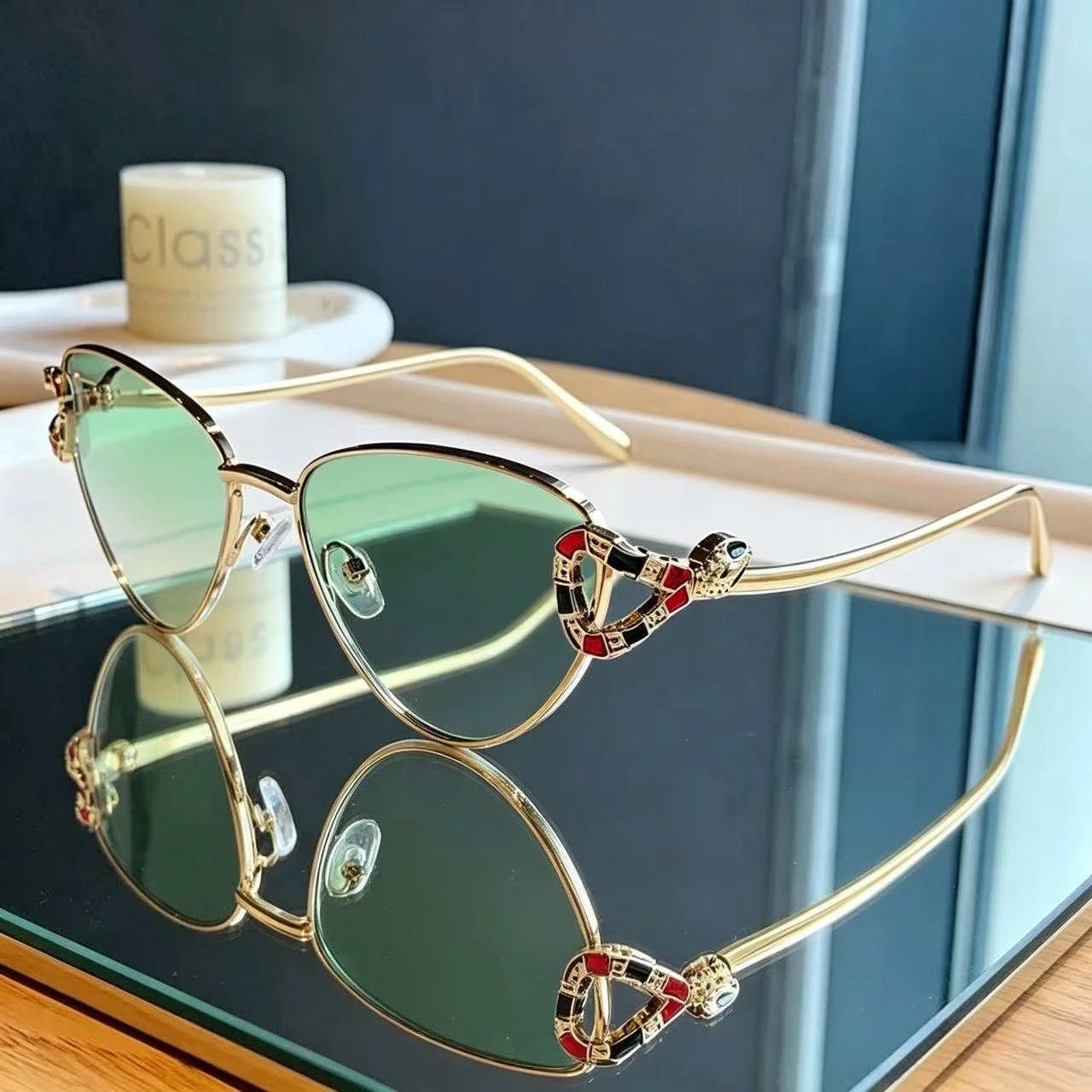 Oculos-de-sol-femininos-olho-de-gato-dourados-2026-com-ornamento-de-cabeca-de-cobra-lentes-gradientes-e-protecao-uv400-para-uso-casual-e-diario