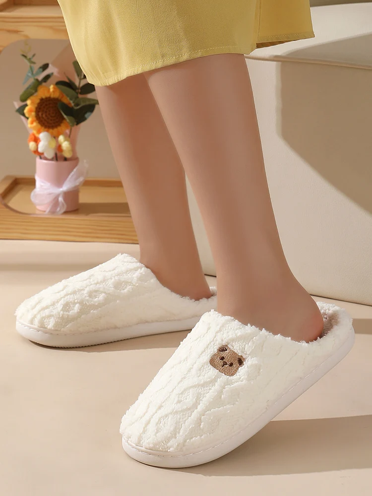 Pantoufles de maison confortables ours de dessin animé pour femmes, chaussures d'hiver chaudes et plates en coton, antidérapantes, unisexes, pantoufles de chambre à coucher d'intérieur, 2025