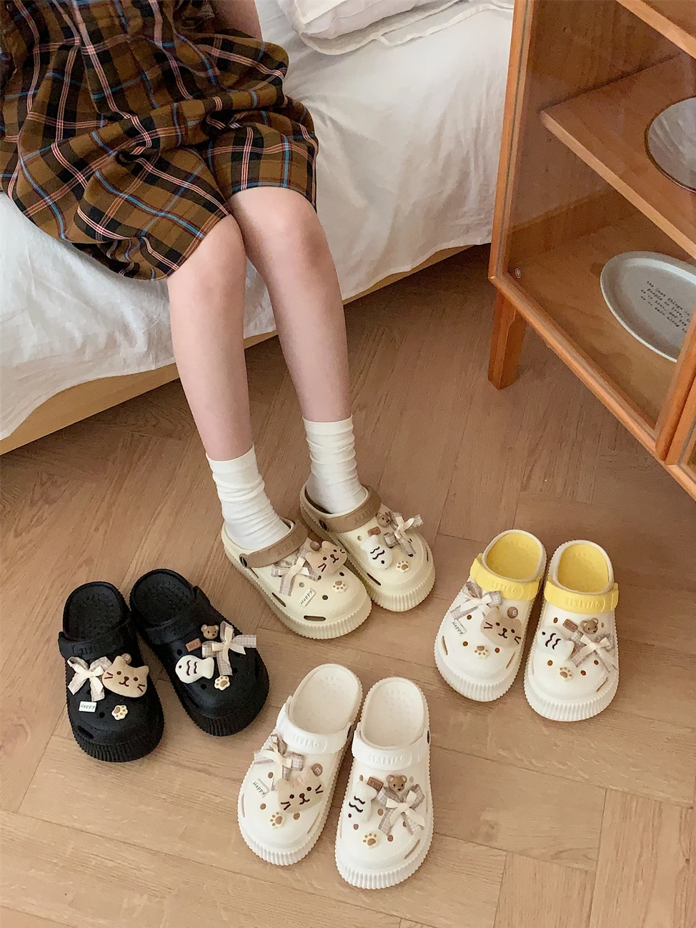 Women Garden Shoes Cool Slippers For Women's Summer Outwear Beach Slippers Fashion Internet DIY Hole Sandals Shoes