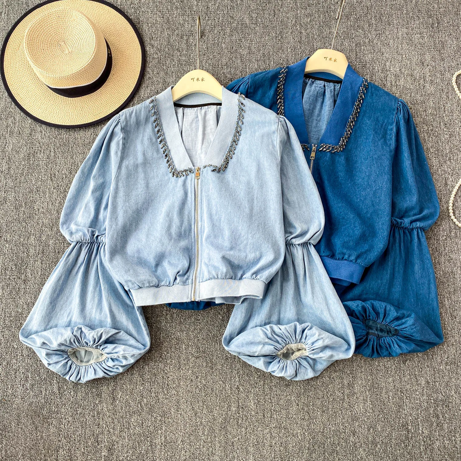 

Texture Women's Denim Coat Designer Diamonds V-neck Lantern Sleeve Short Zipper Jacket Autumn Female Leisure Fashion Tops Coat