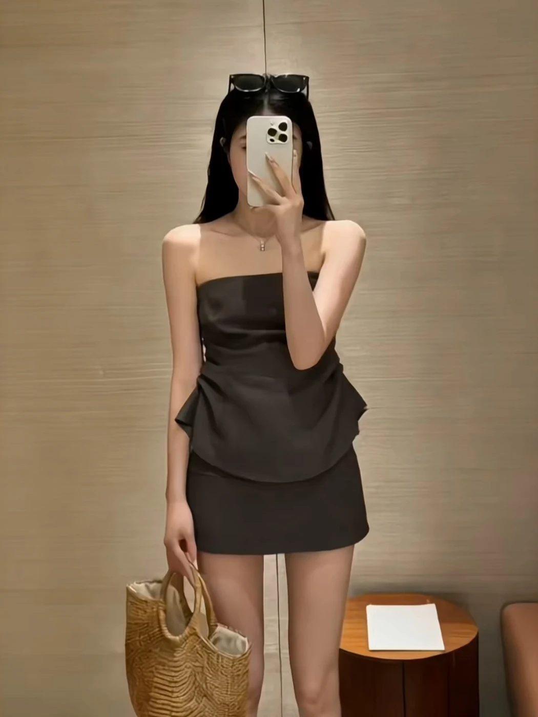 

Комплект из укороченного топа и юбки А-силуэта с высокой талией в стиле Spicy Girl: летний модный женский наряд с коротким рукавом