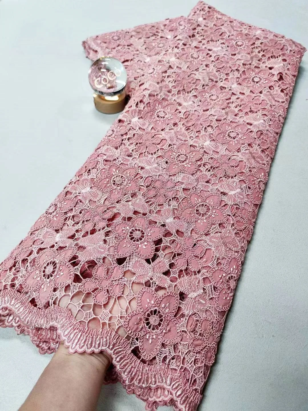 

2025 Высококачественная африканская нигерийская тюлевая кружевная ткань с вышивкой и блестками, французская гипюровая ткань для вечеринок/свадебных платьев, 5 ярдов