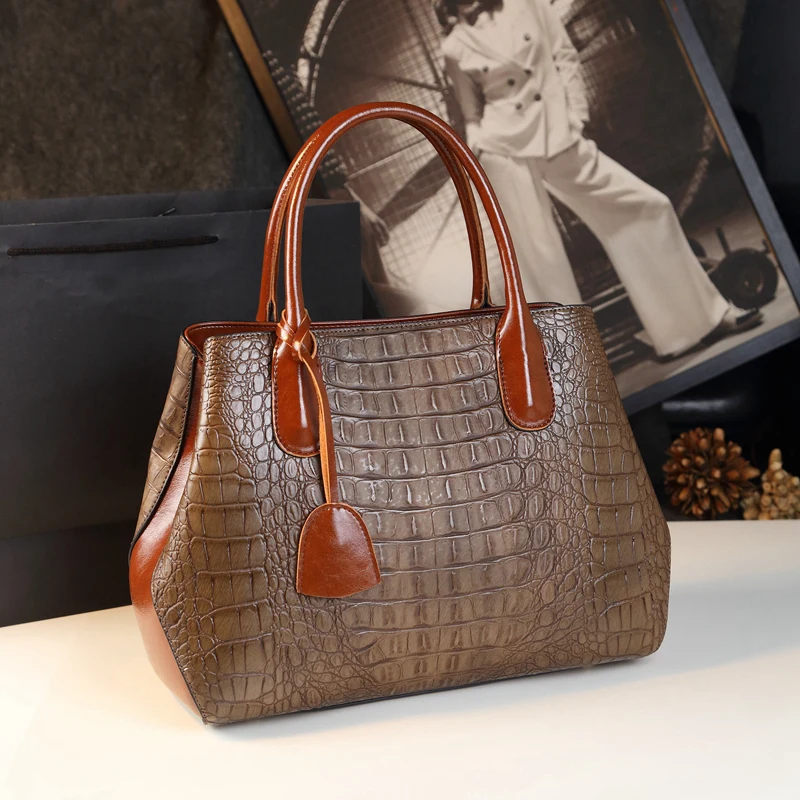 Large Capacity 2024 New Fashion Big Bag for Middle aged Women's Mom Bag for Women's Crocodile Pattern Grandma Handbag