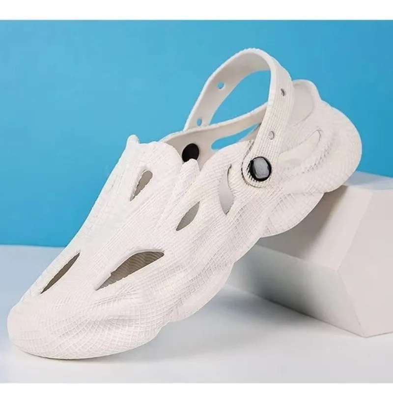 Pantofole da uomo estive 2024 sandali da esterno con piattaforma spessa zoccoli pantofole da spiaggia infradito scarpe da bagno per interni maschili