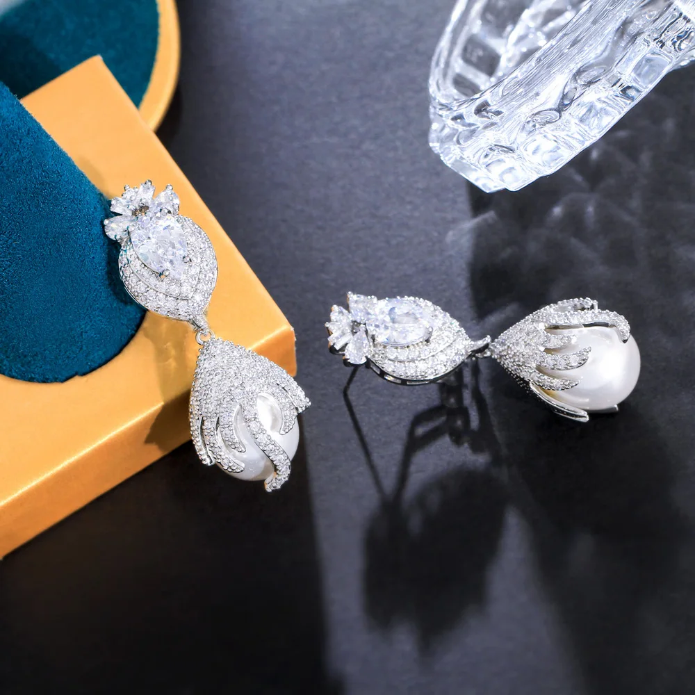 CWWZircons Glänzende CZ-Hängeohrringe, luxuriöse lange Perlen-Charm-Ohrringe für Damen, Hochzeits-Brautschmuck, Accessoire, Großhandel E0955 – Detail 5