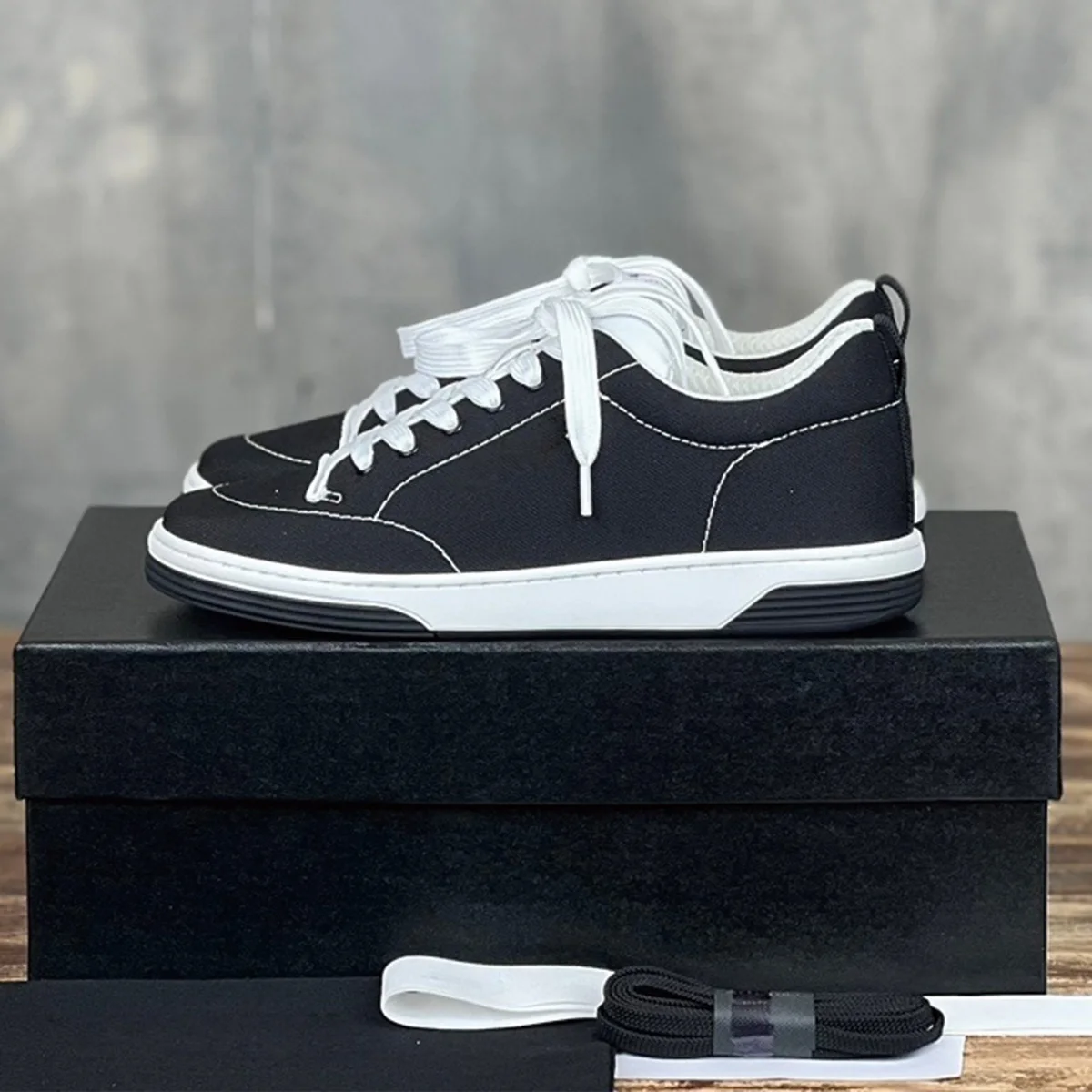 2026 High Quality Autumn Women Shoes Contrast Stitch Low Top Sneakers Lace Up Comfort Casual Women Footwear ch24090222