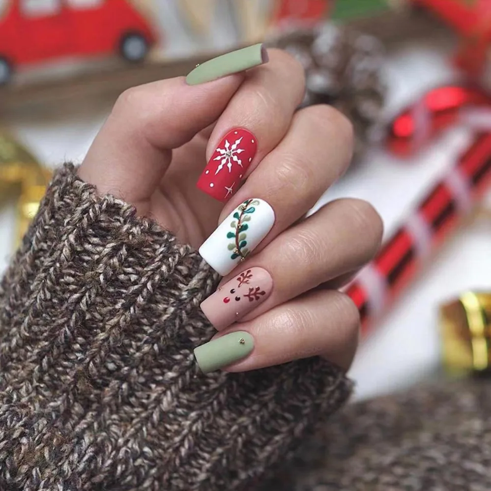 24P Kunstmatige Vierkante Kop Acryl Korte Doodskist Plakkerig Op Nagels Kerst Nail Art Nep Nagels Herbruikbare Verwijderbare Pers Op Nagel