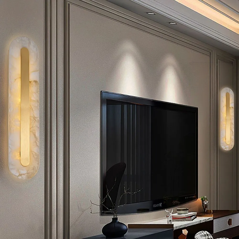 Lampada da parete moderna e semplice interamente in rame di lusso leggero, sfondo del soggiorno, lampada da corridoio per scale, marmo