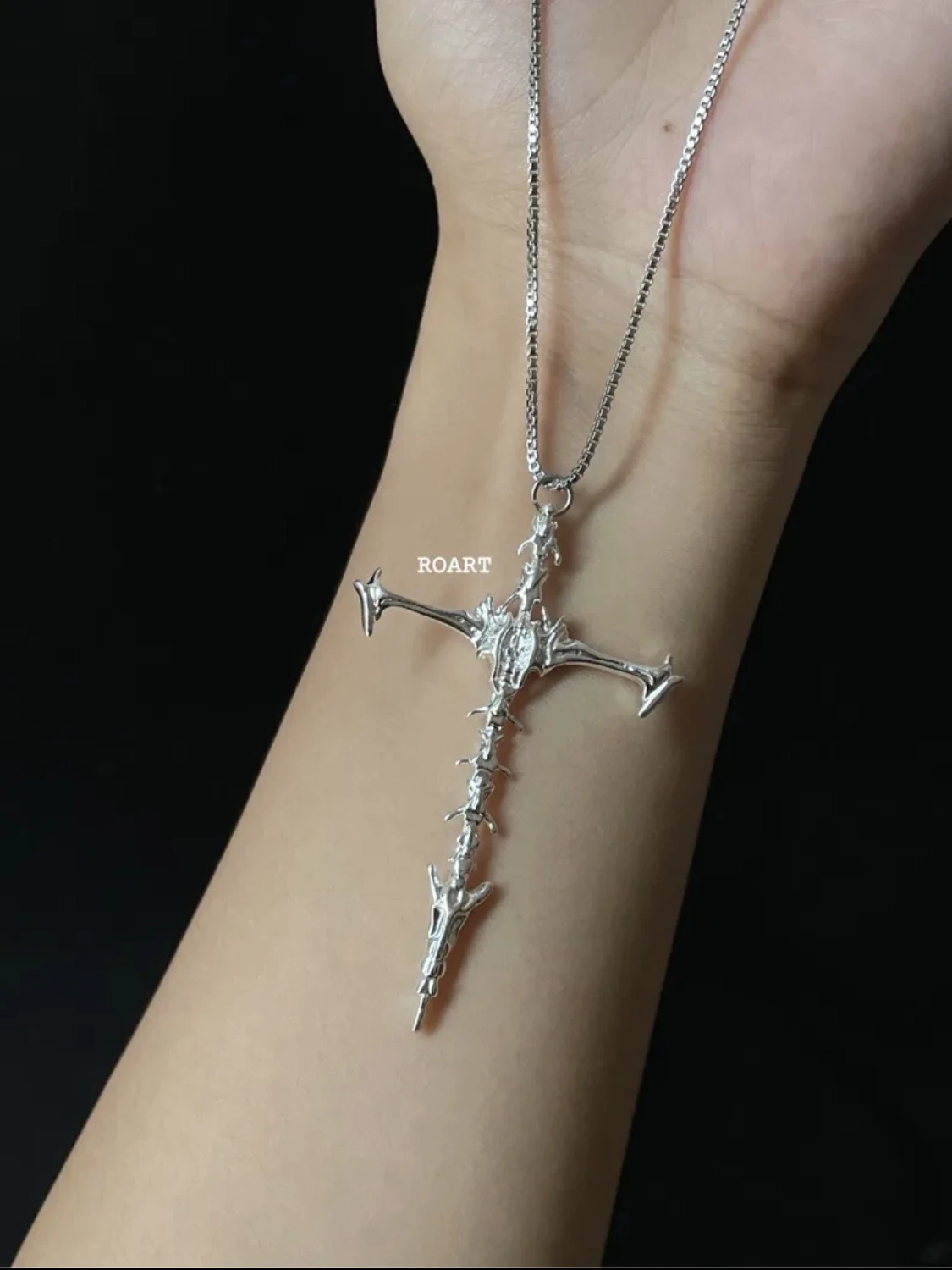 

Bones, high-end design, cross necklace, niche design, high-end versatile