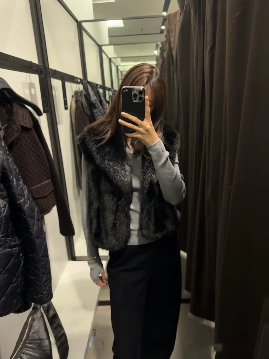 

Осень 2024, новый женский жилет ort Svel с эффектом искусственного меха, высококачественный жилет для поездок на работу, V-ne, чистый цвет, другой материал 00%