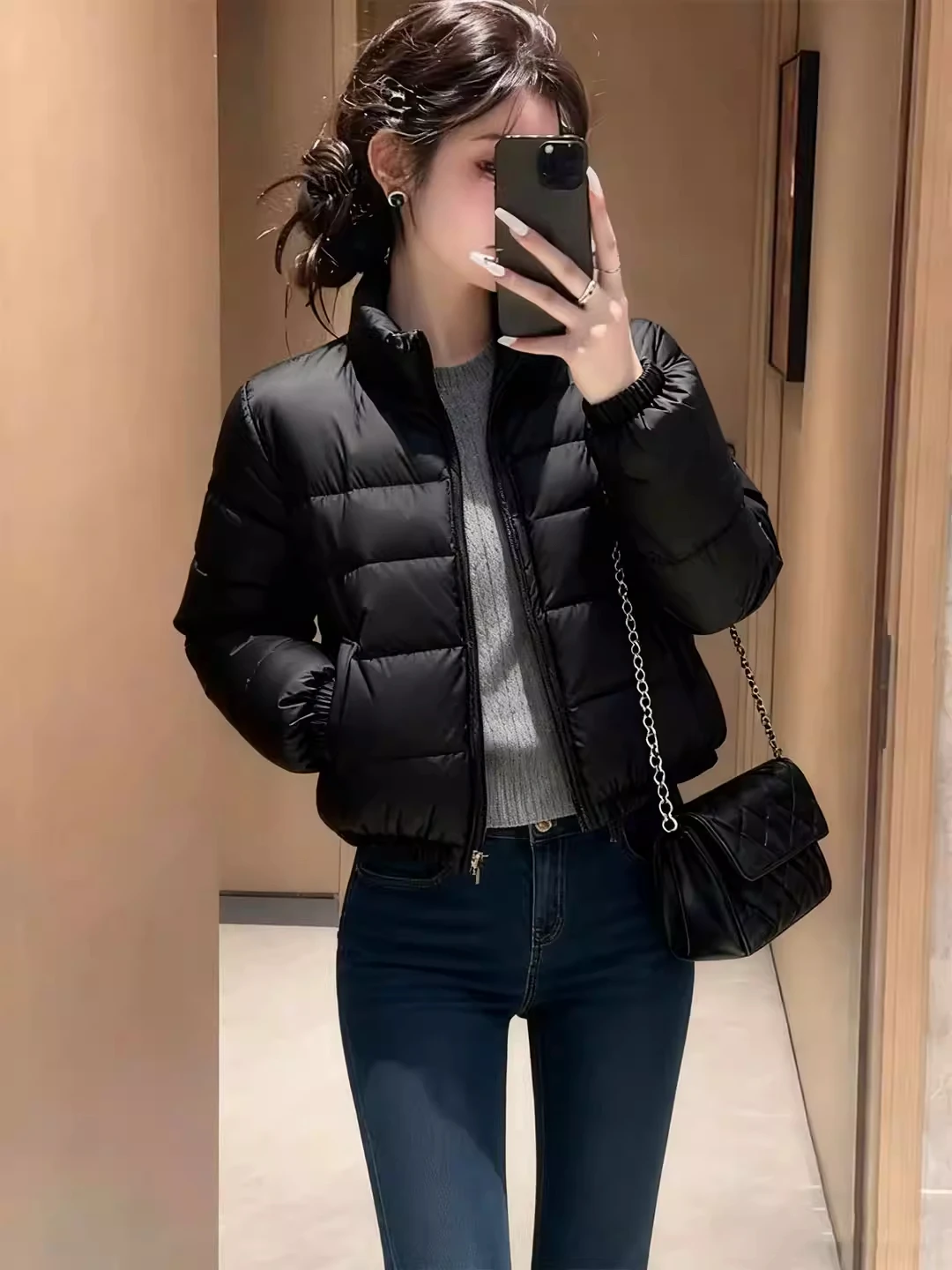 

Зимняя женская черная короткая куртка-пуховик 2026 года, хлопковое пальто с воротником-стойкой, утепленное, в стиле «хлебный пух», верхняя одежда на молнии