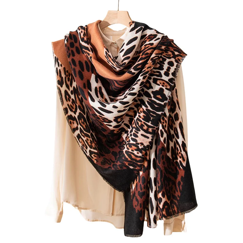 2025 موضة جديدة حك ليوبارد نمط شخصية شال متوسط إلى طويل مقاومة البرد ضوء فاخر قسط وشاح