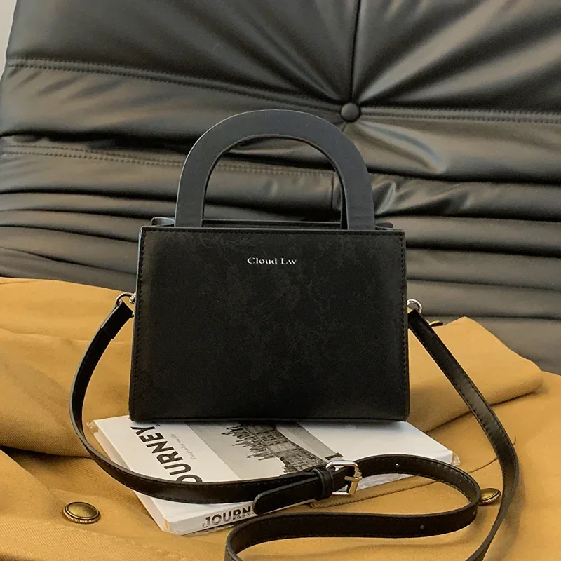 

2025 New Women's Stylish Solid Color Handbag- High-quality Texture, Versatile for Handheld & Shoulder Carry, Trendy Design