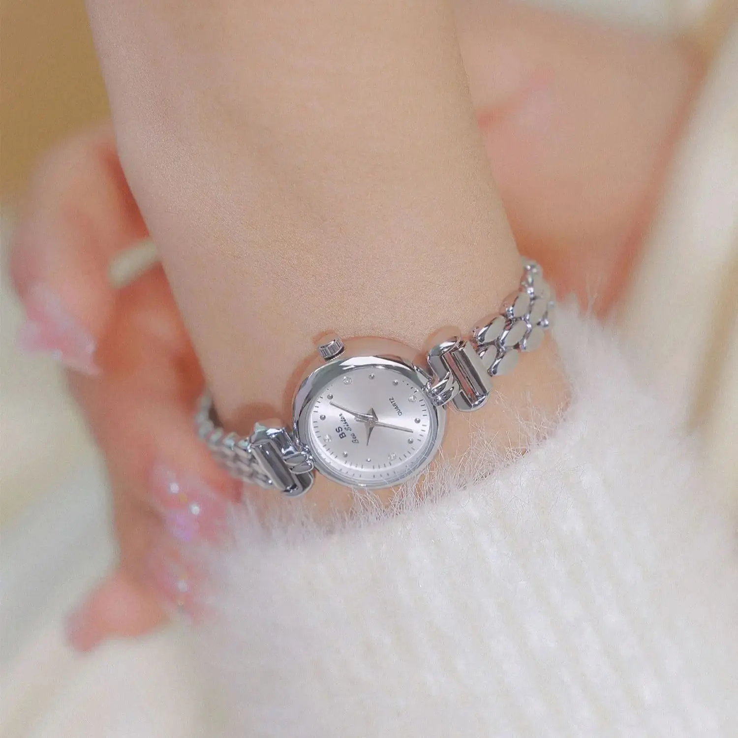 Montres pour femmes dames Bracelet Simple rétro or argent petite chaîne Quartz dames montre tempérament cadran circulaire montre-Bracelet