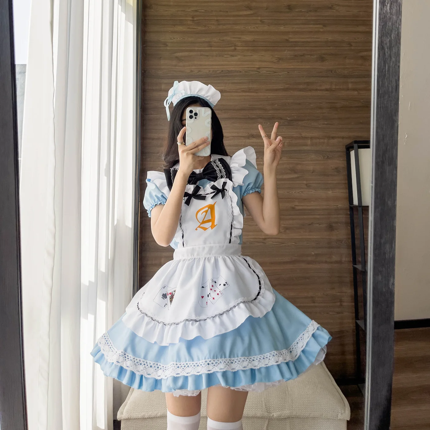 大きいサイズのコスプレ衣装不思議の国のアリスアニメパフォーマンス衣装ロリータポーカーカードメイド制服ステージ衣装女性