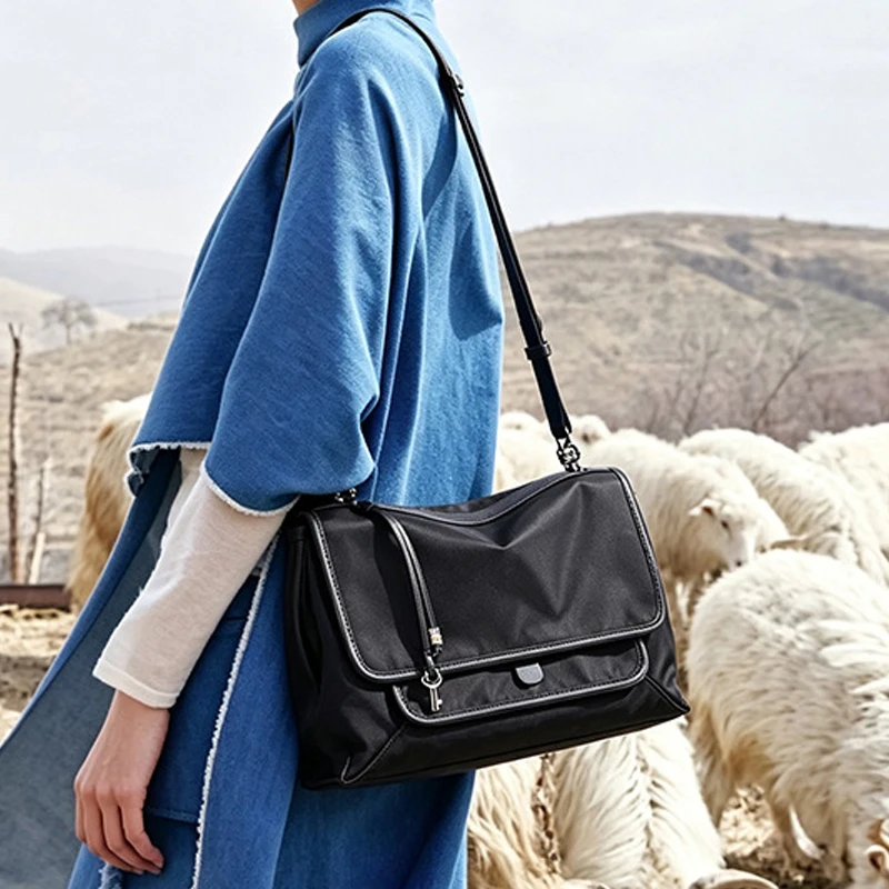 New Flip Cover Nylon Large Capacity Messenger Bag Niche Minimalist High-end Design Sling Shoulder for Daily Office Commute