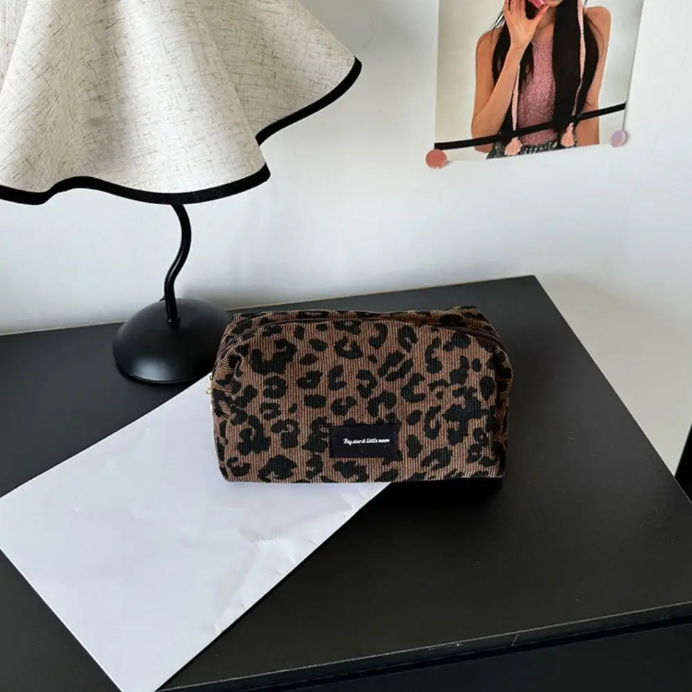 Unique Leopard Print Cosmetic Bag Minimalist Lipstick Storage Pouch Makeup Bag Cosmetic Organizer Beauty Cases Travel