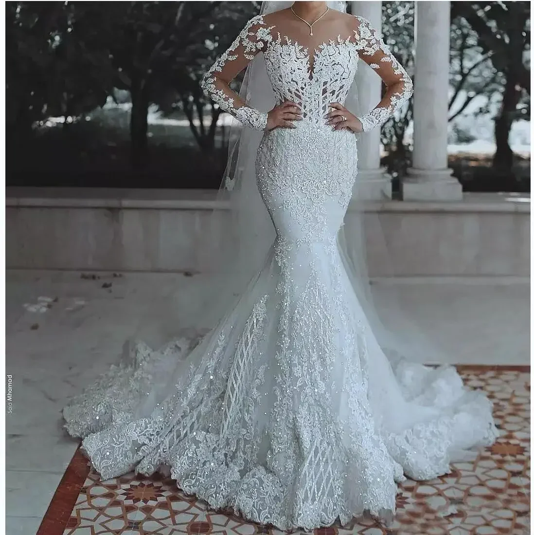 Abito da sposa a sirena con applicazioni in pizzo lucido personalizzato Abiti da Noiva Abiti da sposa country da giardino africano a maniche lunghe