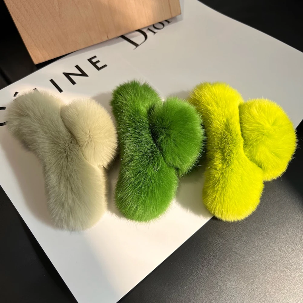 

Plush Hair Clip Elegant Solid Faux Fur Plush Large Hair Claw Clips Autumn Winter Solid Color Hairpin Barrette for Thick Hair