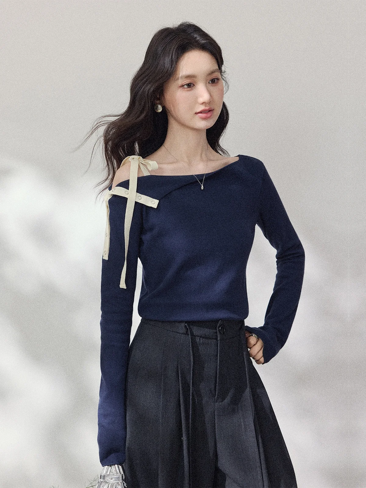 

Spring 2026 Women's T-irt Knot Design One oulder Hide Blue Color Faionable Slim Fit Long Sve High Waist Ca...