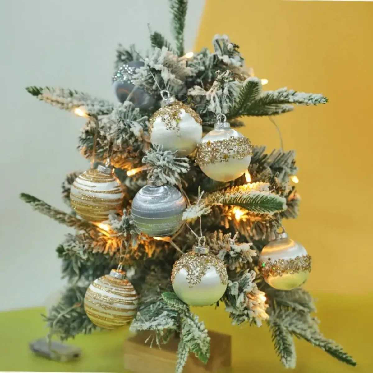 12Pcs Christmas Ball Ornaments 6cm Shatterproof Hanging Baubles Holiday Tree Decor Set for Home Party Wedding Winter Celebration