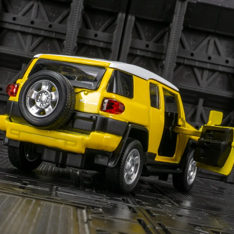 1/32 FJ Cruiser Alloy SUV Car Model Diecast Toy Pull Back Two Doors Openable Sound Light Collection Model