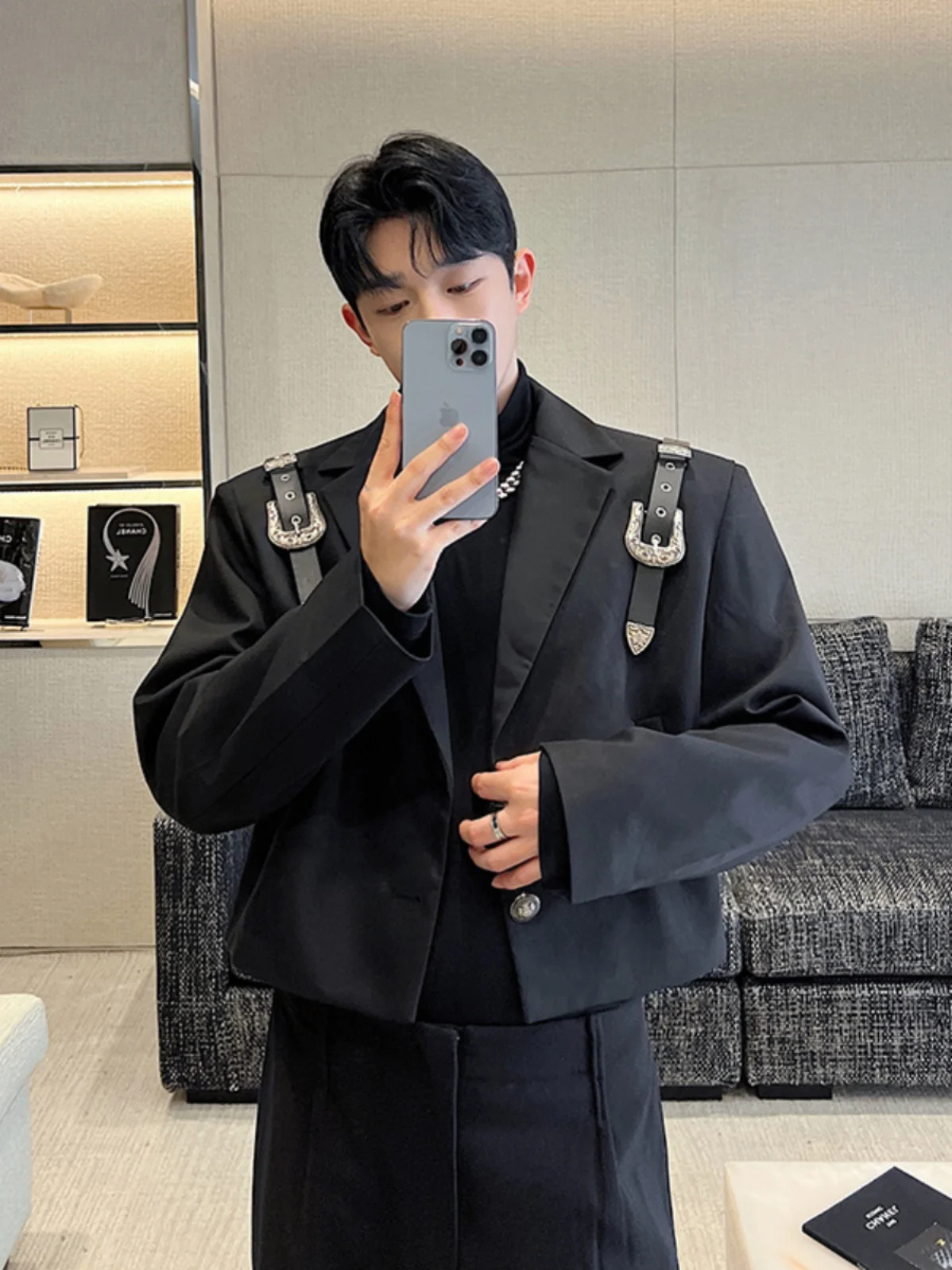 

Новинка осени: Мужской пиджак в западном стиле с металлическими элементами и кожаными ремешками, индивидуальный пошив, для ночных клубов и баров