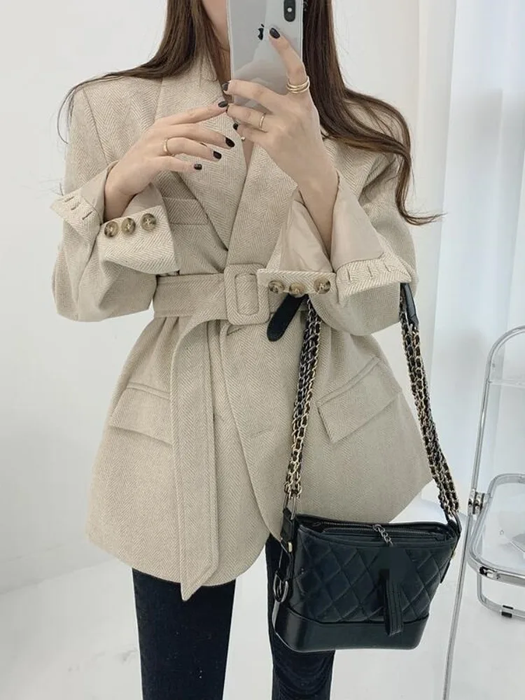 

Шикарный осенне-зимний твидовый костюм в стиле ретро, женское пальто для похудения с поясом на талии, длинное пальто для поездок на работу, стандартный крой, средний размер...