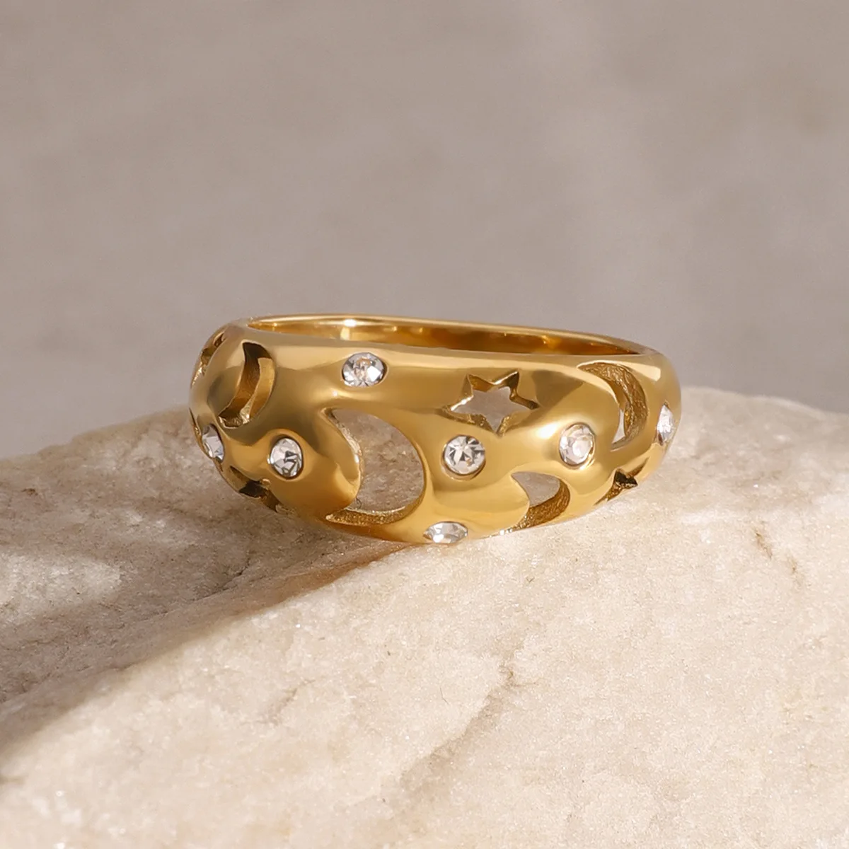 Luxuriöser, eleganter Fingerring mit 18K Goldbeschichtung, hohlem Stern- und Mondmotiv sowie Zirkonia-Steinen für Damen, trendiger europäischer Statement-Schmuck, Geschenk