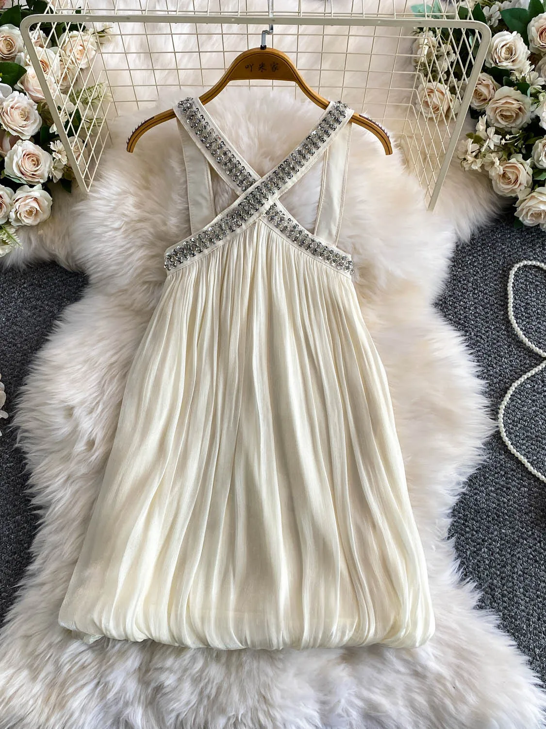 

Summer Women's Shiny Diamond Embedded Choker Vest Flowing Chiffon Design Slimming Flower Bud Top Commute Style