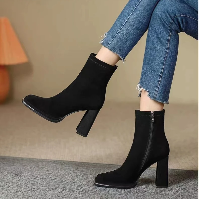 أحذية نسائية فاخرة على الموضة مربعة من الجلد اللامع أحذية قصيرة للربيع والخريف بتصميم سحاب من جلد الغزال بكعب عالي أحذية عصرية #1