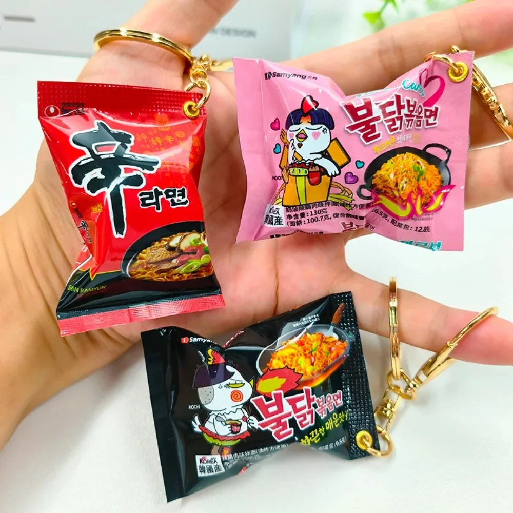 Llavero de resina estilo coreano con réplica de comida: lindo llavero de ramen, fideos, botella de leche, chocolate para bolso