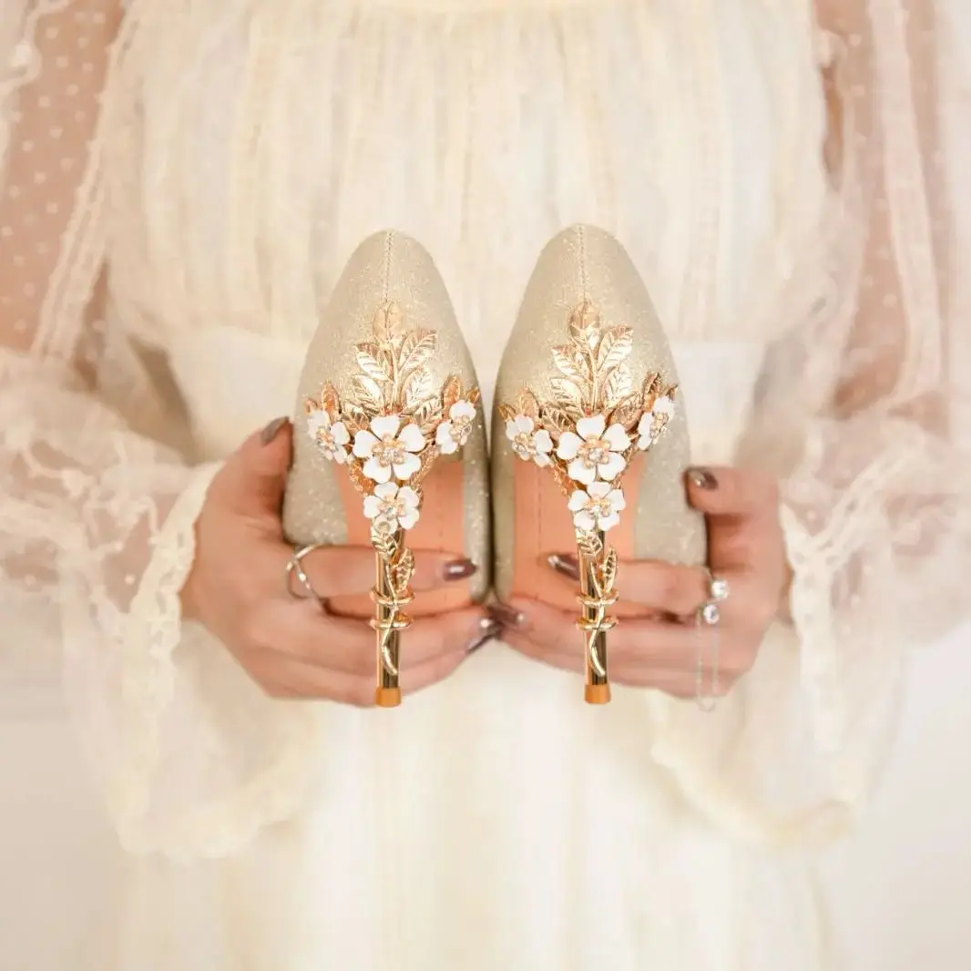 

Новые весенние свадебные туфли на металлическом каблуке с острым носком и блестками, банкетное платье, женские туфли большого размера на тонком высоком каблуке