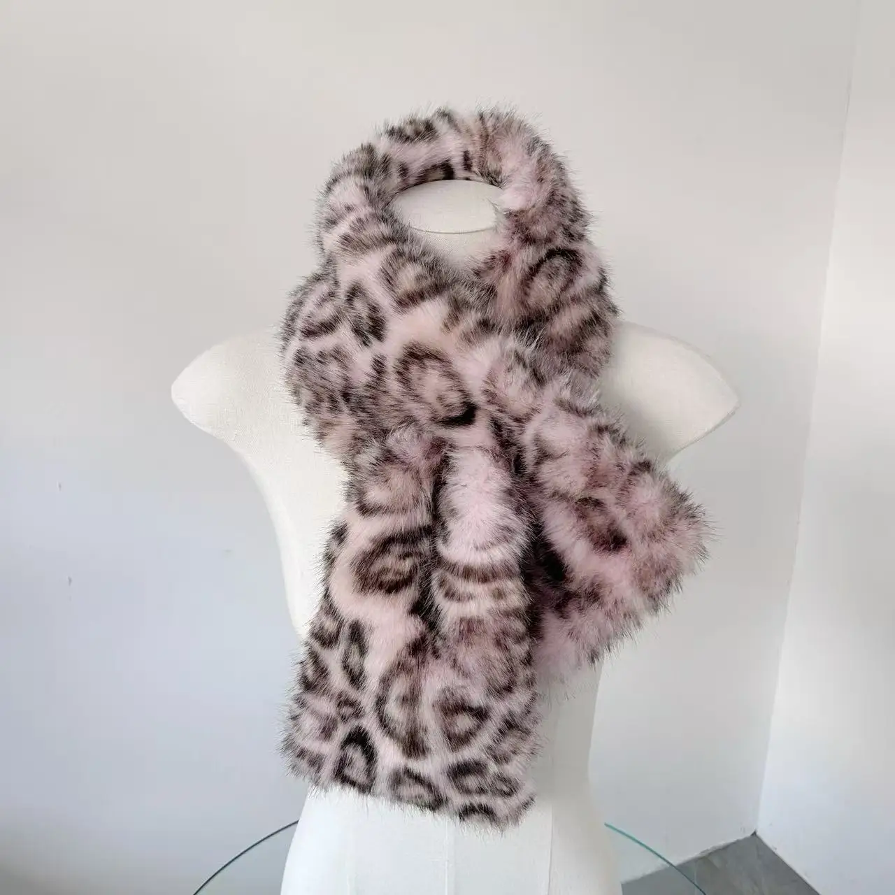 

Y2K пастельный готический меховой розовый шарф для женщин, элитные плюшевые шарфы с леопардовым принтом, теплые универсальные модные утепленные зимние аксессуары