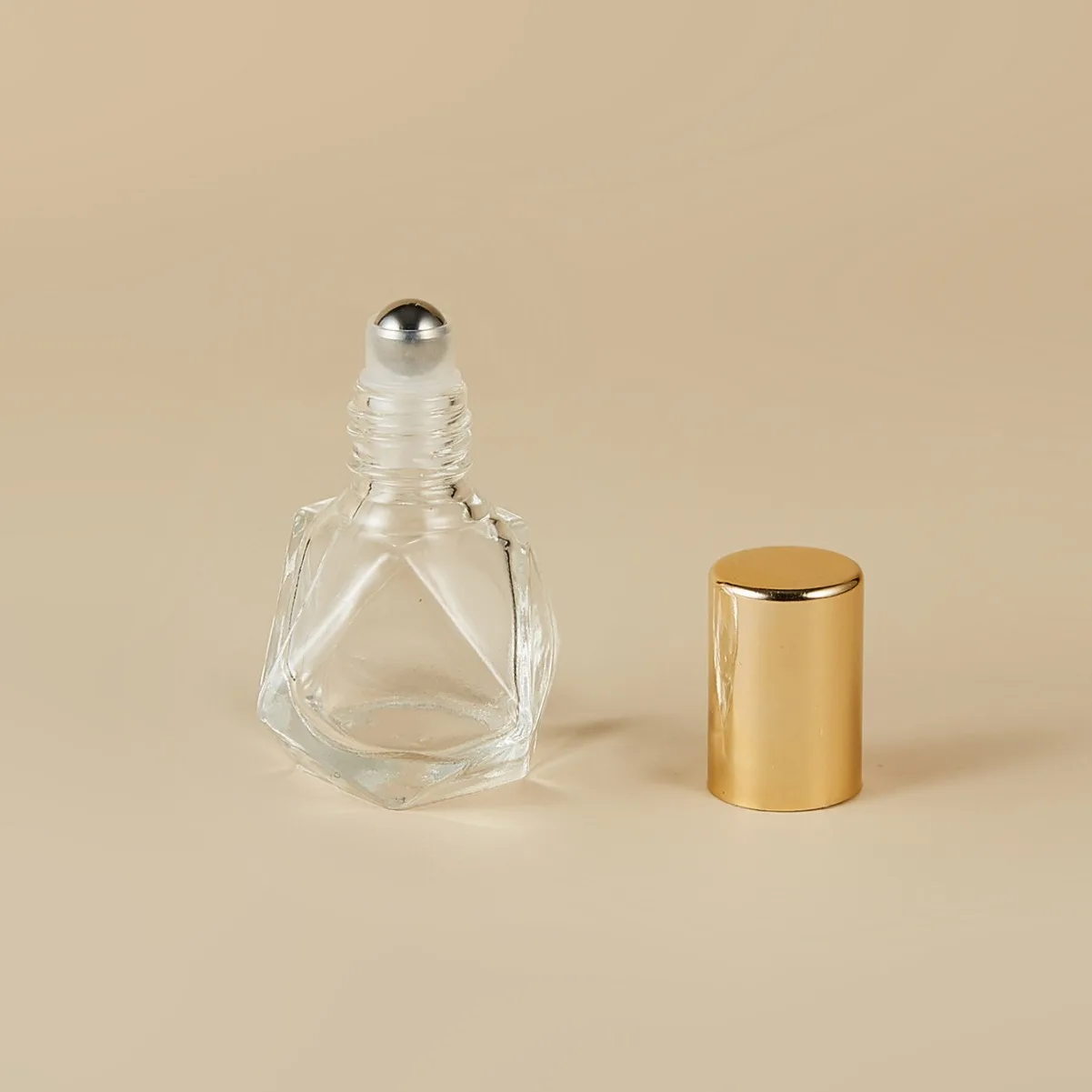

8ml Mini Portable Polygonal Clear Glass Roller Bottle Glass Roll on Essential Oil Bottle with Star Shape Roller Sample