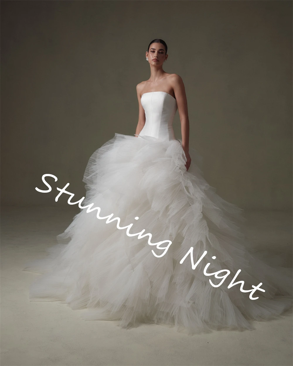 맞춤형 럭셔리 화이트 Organza 이브닝 드레스 Strapless 민소매 Vestido De Novia 레이스 업 맞춤형 행사 가운