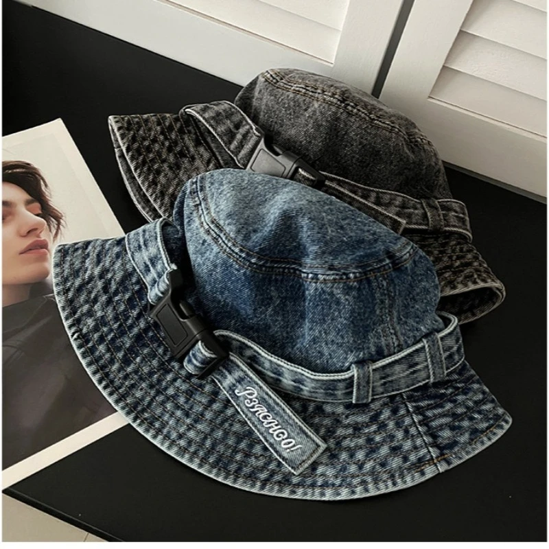 Nischen-Mode Schnappverschluss-Gürtel-Design Denim Bucket Hat für Herren und Damen – Vielseitige Sommer-Fischerhüte mit breiter Krempe für Freizeit und Sonnenschutz – Detail 3