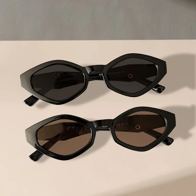 2 PCS Vintage Fashion Samples of Women's Glasses - Lightweight Circular Frame with Metal Hinge Design Suitable for Daily Use