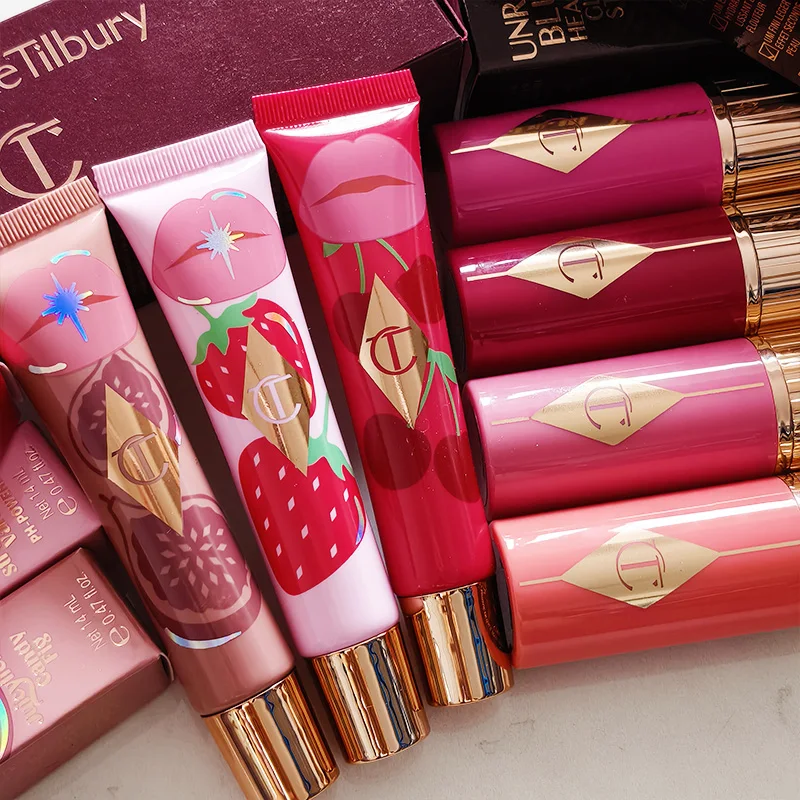 Stick blush lèvres et joues Charlotte, dernier style, gloss fruité multicolore, petit tube doré, rouge à lèvres Tilbury Cosmetics.