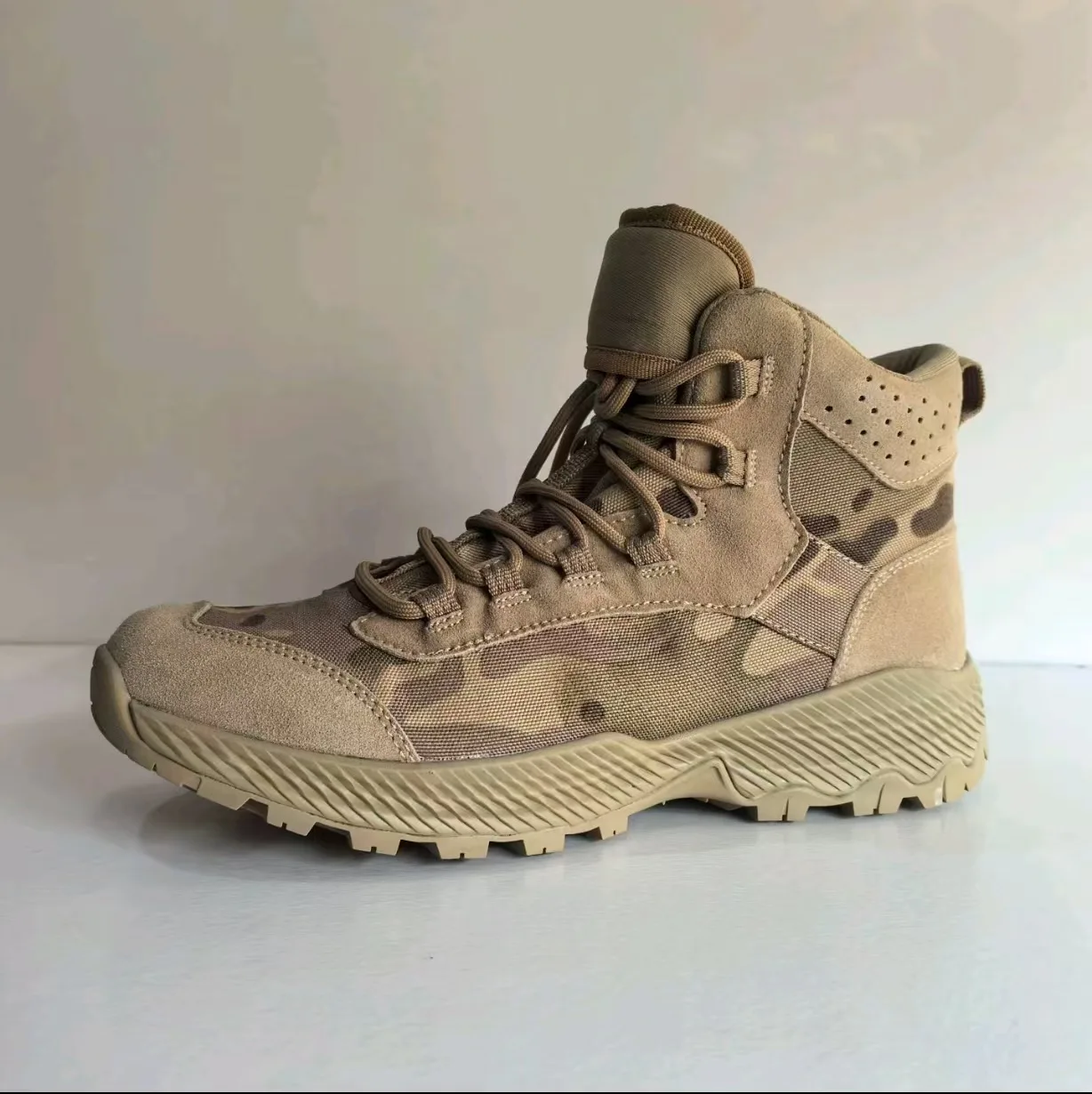 Outdoor hiking hiking cycling shoes outdoor tactical boots waterproof and non-slip
