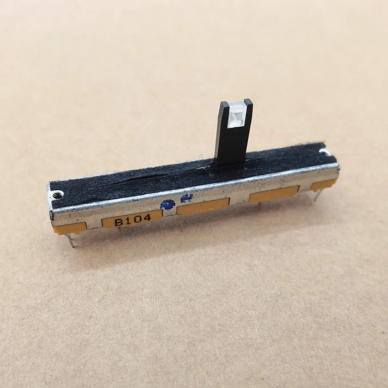 

Original new 100% total length 6cm single sliding potentiometer with light B100K handle length 15mm (SWITCH)